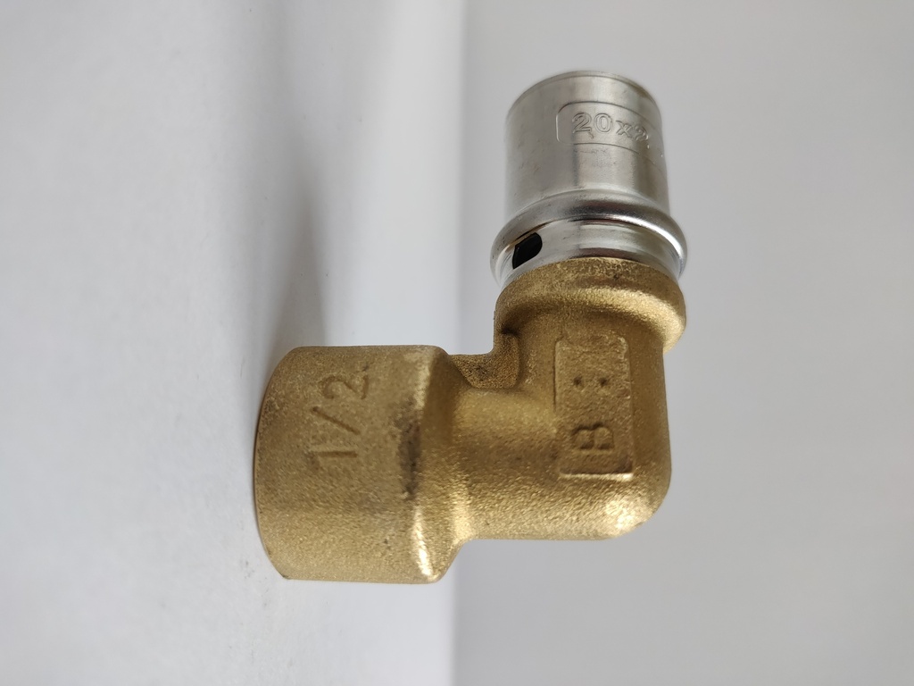 RACCORDO A PRESSARE A GOMITO 20X1/2 F. GAS